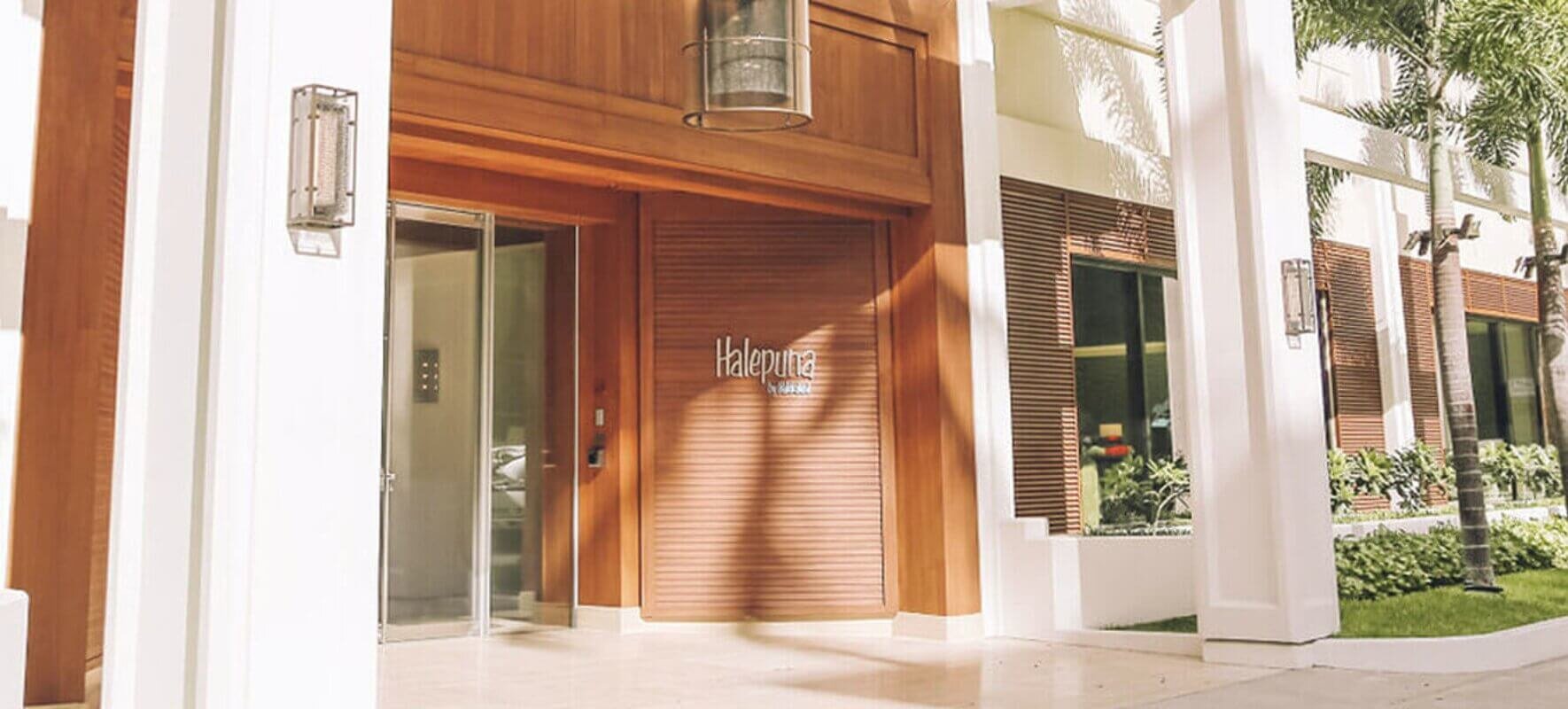 Halepuna Entryway