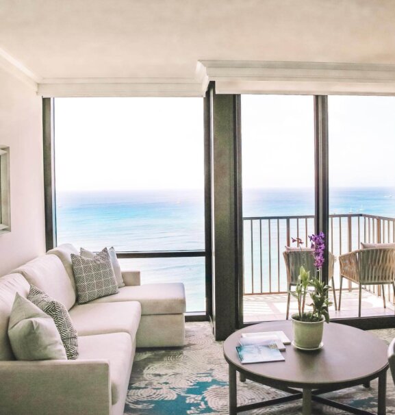 Living area of Halepuna Suite
