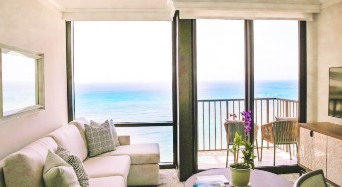 Living area of Halepuna Suite