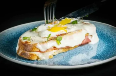 Breakfast tartine at Umi
